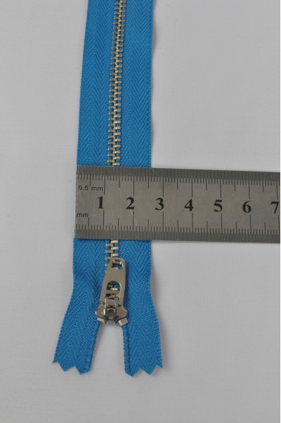 ZIP053  1號拉鏈 銀白色拉鏈 金屬拉鏈  單頭密尾拉鏈 不設單獨拉鍊訂購 側面照